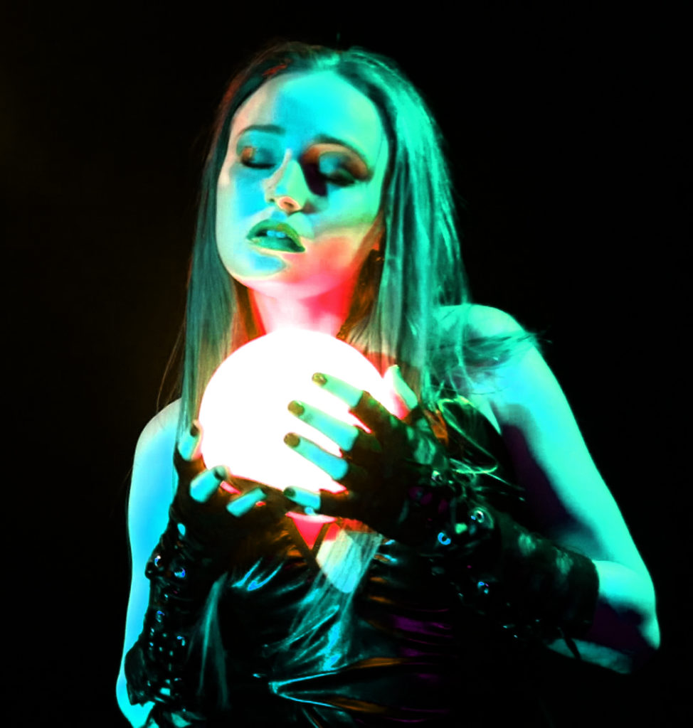 Sarah Orb Blue P1110066 (0;33;37;12)