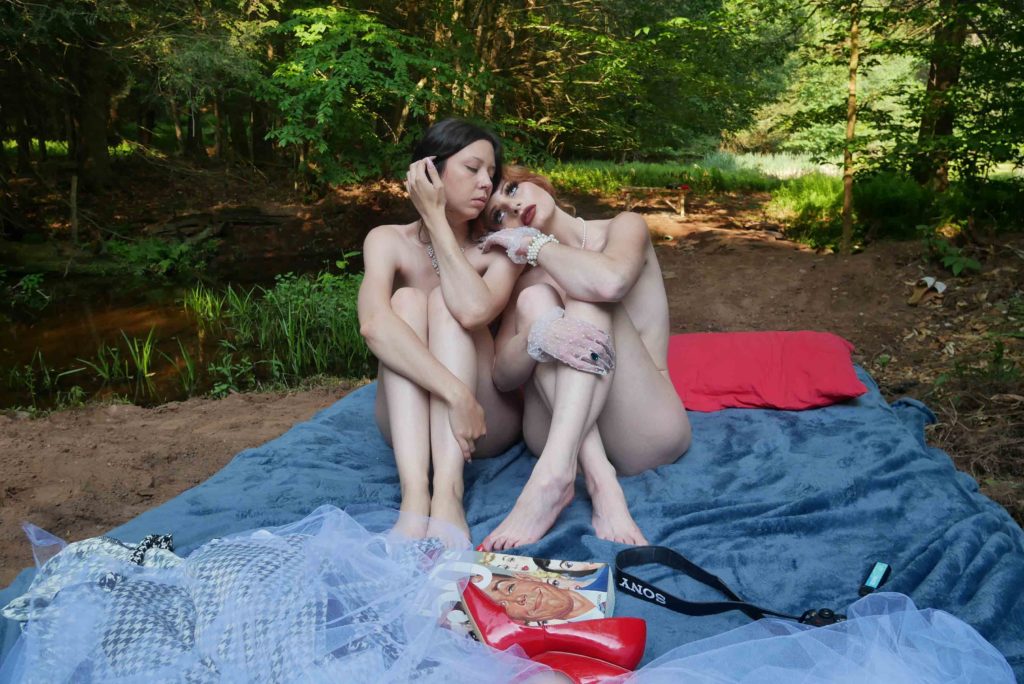 Crystal and Jenn Picnic P1640698