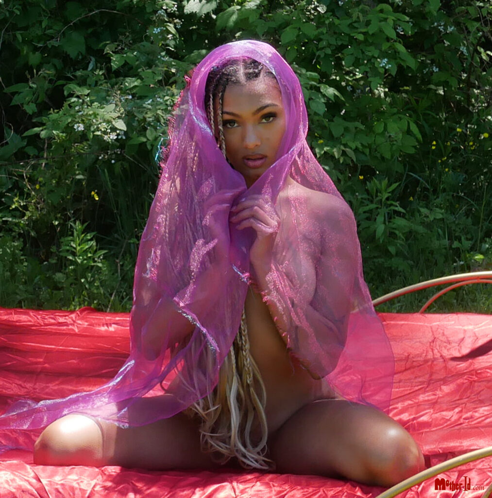 Ray Lynn Muses Bed P1890927